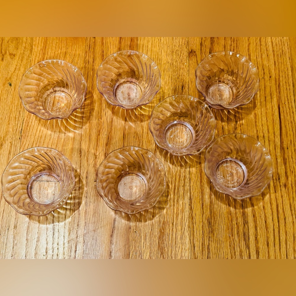 7 small plastic candy dishes